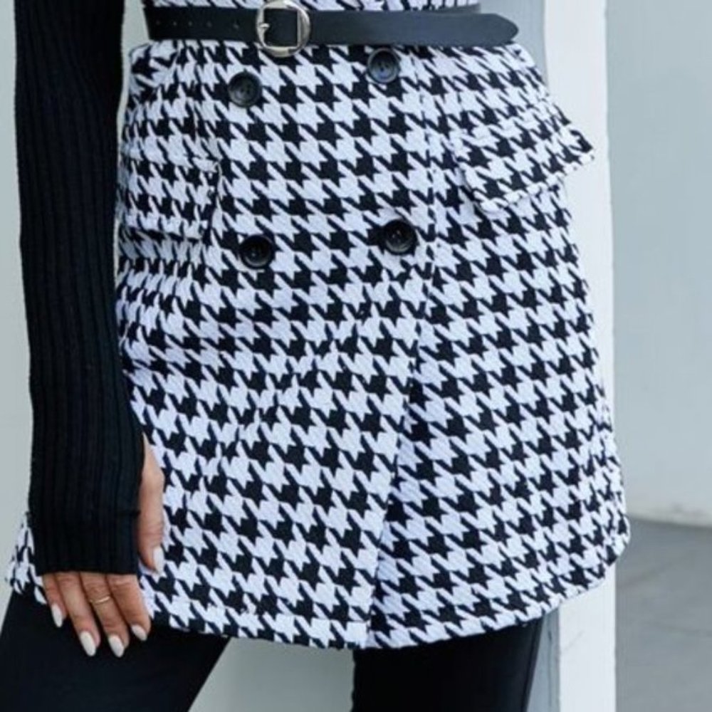 CHIC IN TWEED Hounds tooth Pattern button front - Picture 6 of 6